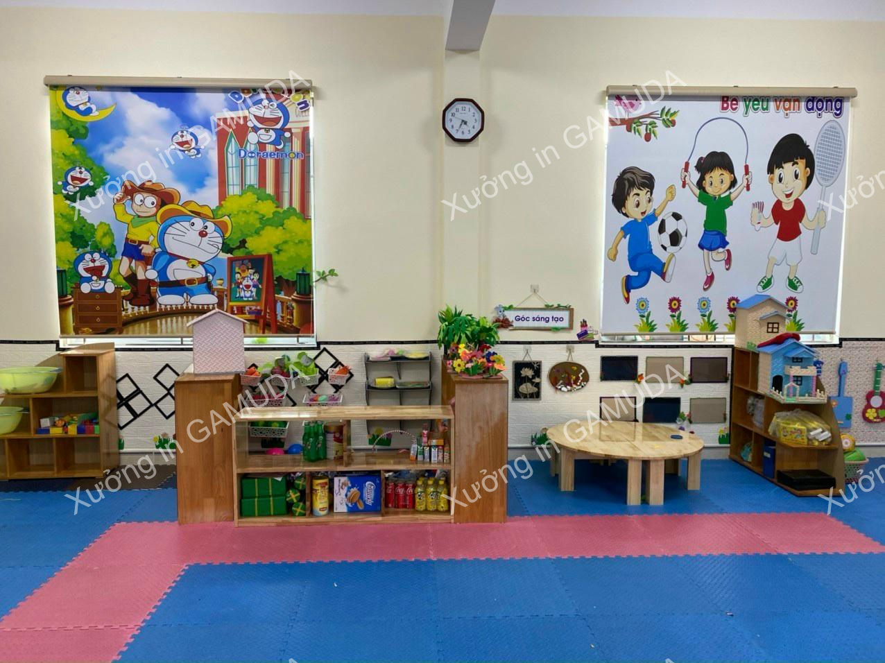 Rèm cuốn tranh tạo sự ấn tương với phụ huynh